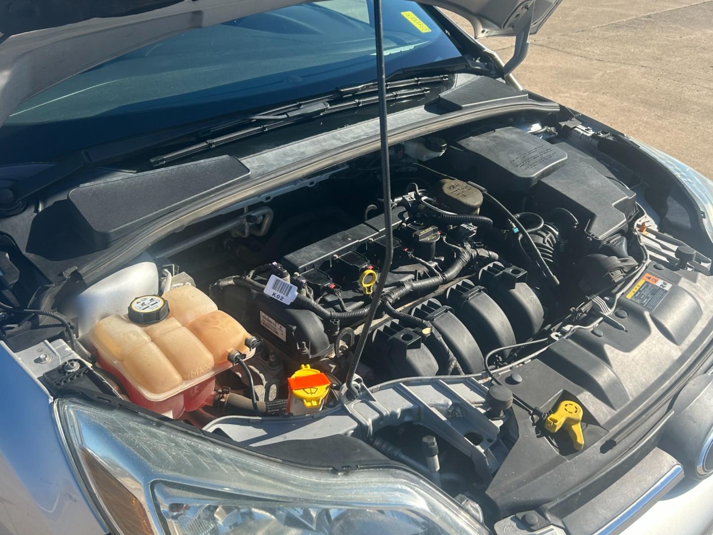 2013 Silver /Gray Ford Focus SEL FWD (1FADP3F2XDL) with an 2.4L engine, AUTOMATIC transmission, located at 17760 Hwy 62, Morris, OK, 74445, (918) 733-4887, 35.609104, -95.877060 - Photo#18